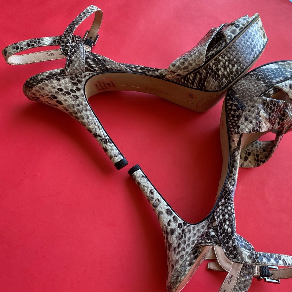 VINCE CAMUTO SNAKE LEATHER